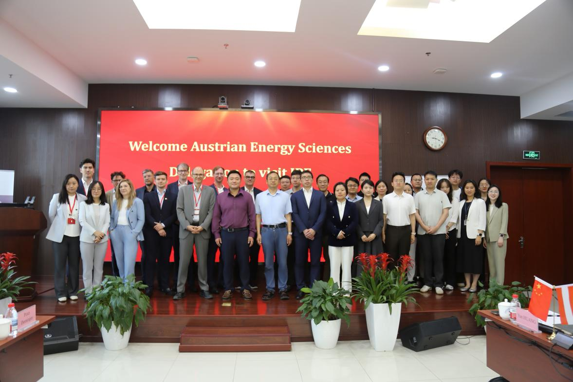 中奥能源科学圆桌会议在qy球友会(千亿)举行